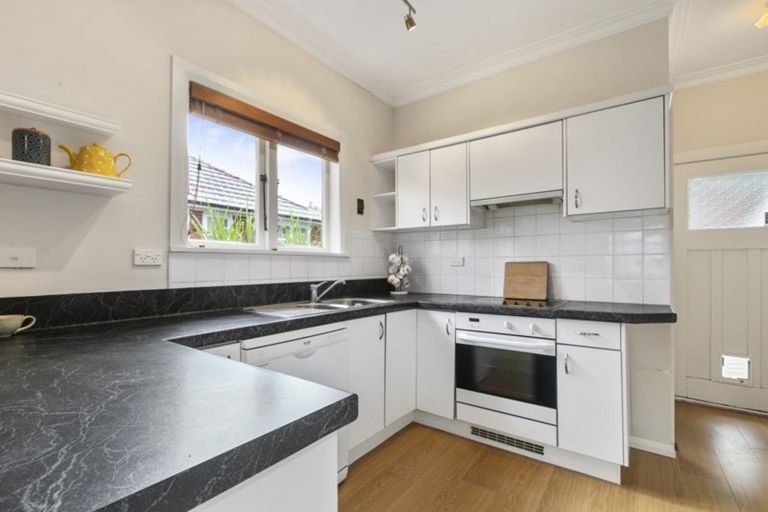 Photo of property in 142 Waiwhetu Road, Waterloo, Lower Hutt, 5011