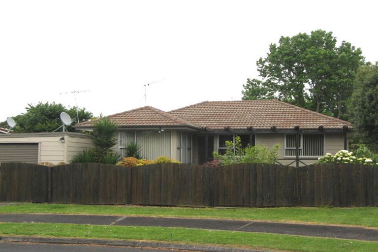 Photo of property in 12 Kirrama Place, Conifer Grove, Takanini, 2112