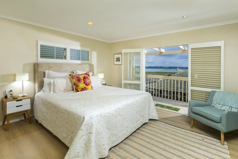 Photo of property in 2/102 Beresford Street, Bayswater, Auckland, 0622