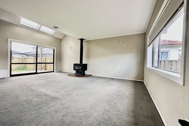 Photo of property in 10 Nicholson Avenue, Papatoetoe, Auckland, 2025