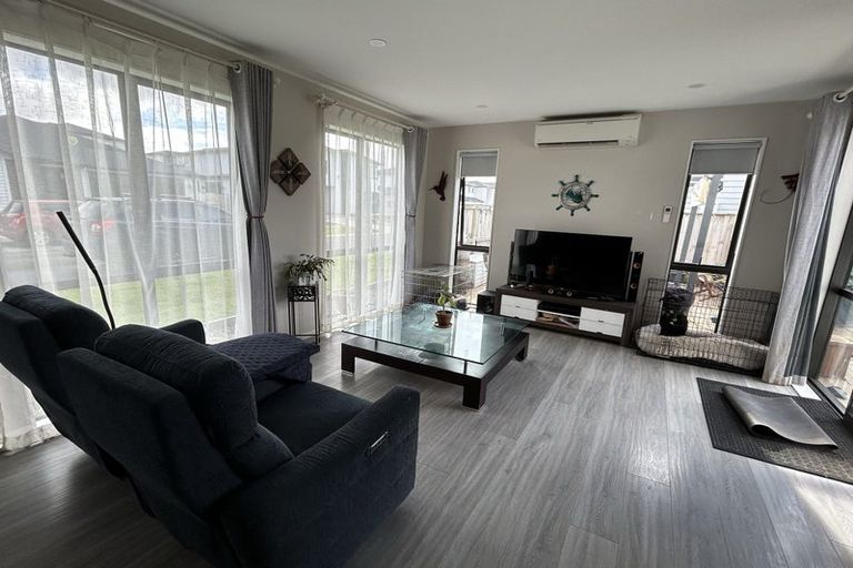 Photo of property in 4 St Claire Road, Silverdale, 0932