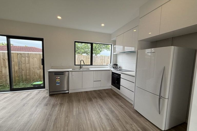 Photo of property in 13d John Walker Drive, Manurewa, Auckland, 2102
