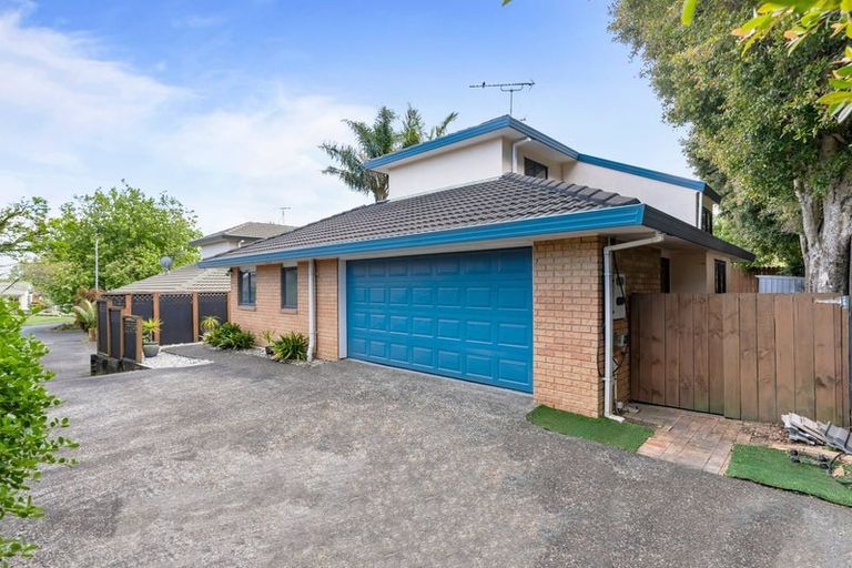 Photo of property in 2/25 Thirlmere Rise, Northpark, Auckland, 2013