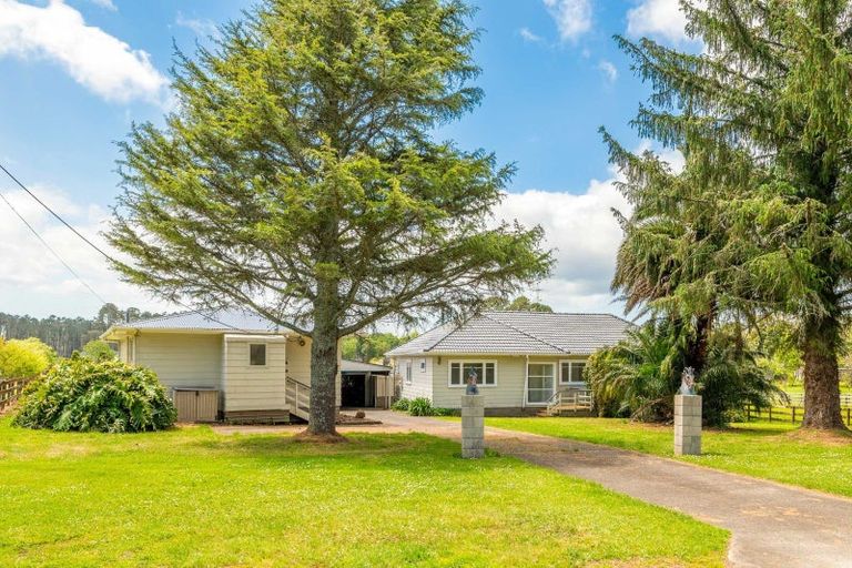 Photo of property in 38 Farrand Road, Kumeu, 0891