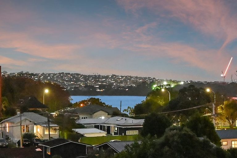 Photo of property in Frank Sargeson Apts, 401/74 Anzac Street, Takapuna, Auckland, 0622