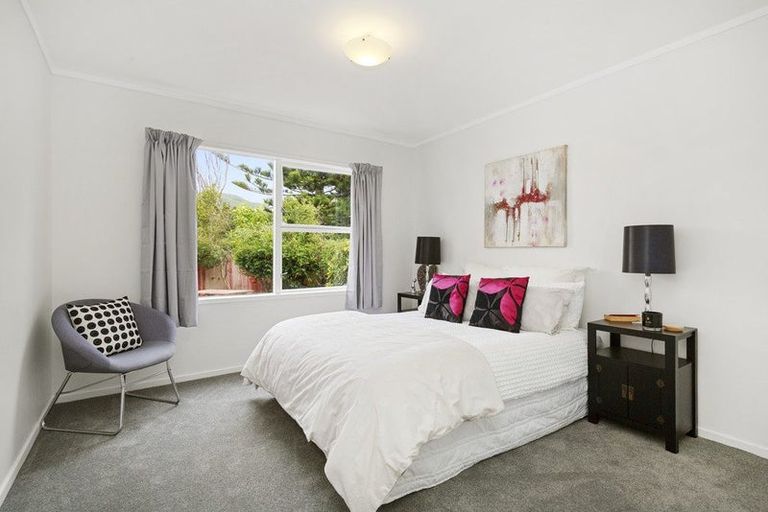 Photo of property in 9 Redwood Avenue, Tawa, Wellington, 5028
