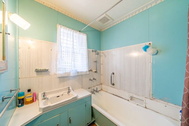 Photo of property in 5 Seddon Street, Wallaceville, Upper Hutt, 5018