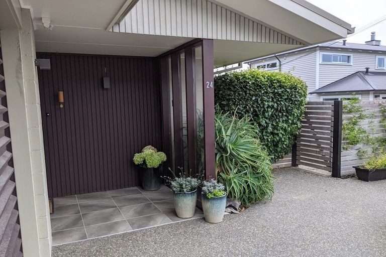 Photo of property in 24 Augusta Street, Redcliffs, Christchurch, 8081