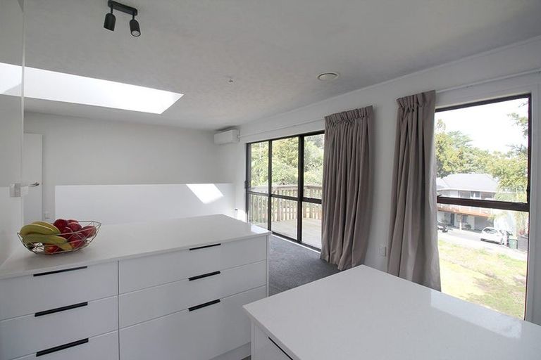 Photo of property in 2/799 Beach Road, Browns Bay, Auckland, 0630