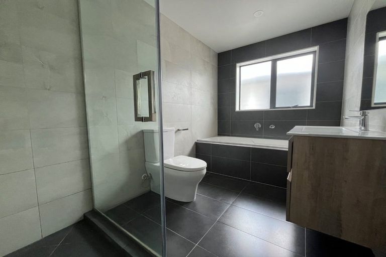 Photo of property in 228b Pakuranga Road, Pakuranga Heights, Auckland, 2010