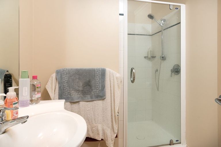 Photo of property in 36 Vinograd Drive, Te Atatu Peninsula, Auckland, 0610