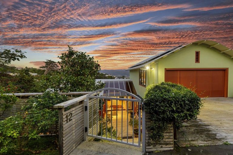 Photo of property in 12-12a Maungaraki Road, Korokoro, Lower Hutt, 5012
