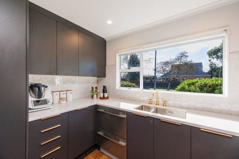 Photo of property in 4 Gladys Place, Kelvin Grove, Palmerston North, 4414