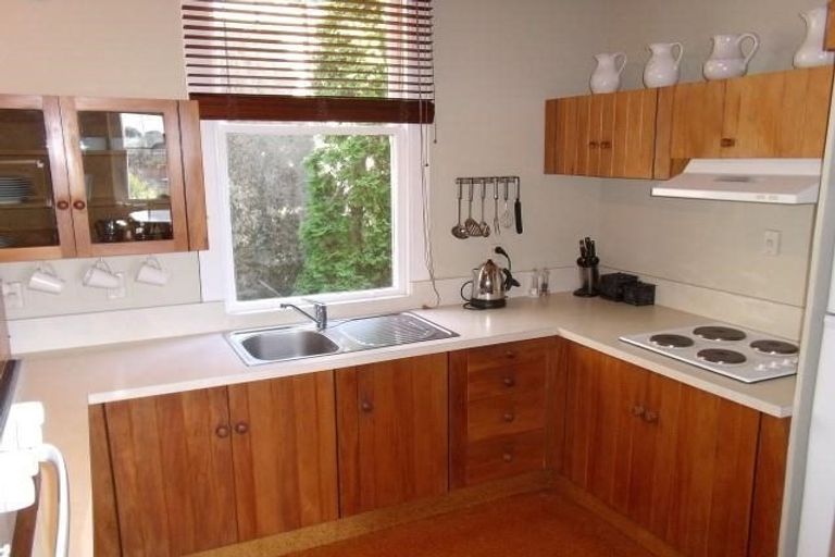 Photo of property in 16 Sealy Road, Bluff Hill, Napier, 4110