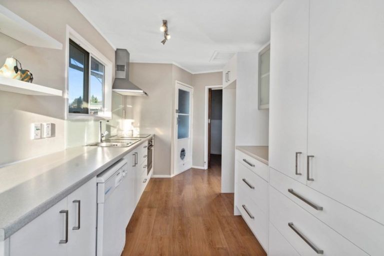 Photo of property in 8 Browning Crescent, Owhata, Rotorua, 3010