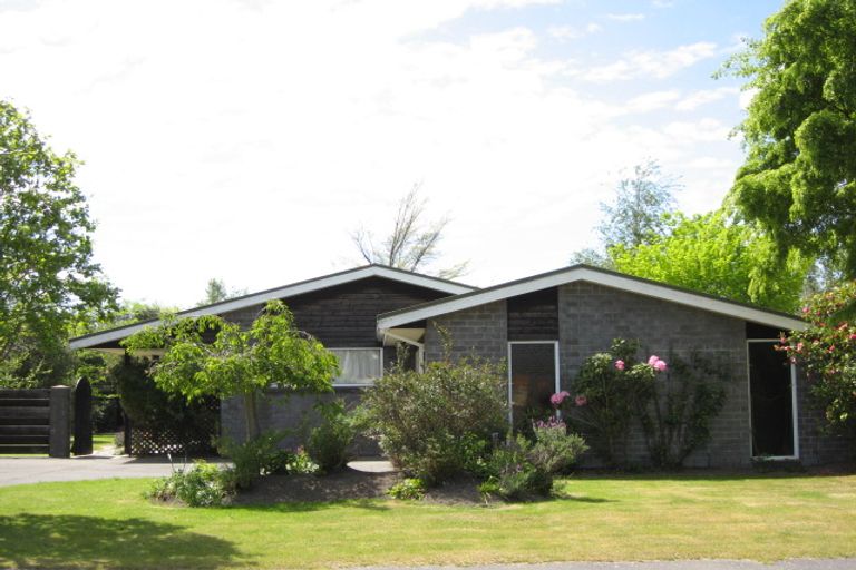 Photo of property in 17 Coates Place, Rangiora, 7400