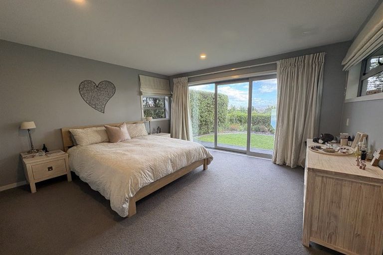 Photo of property in 8 Hikanui Drive, Havelock North, 4130