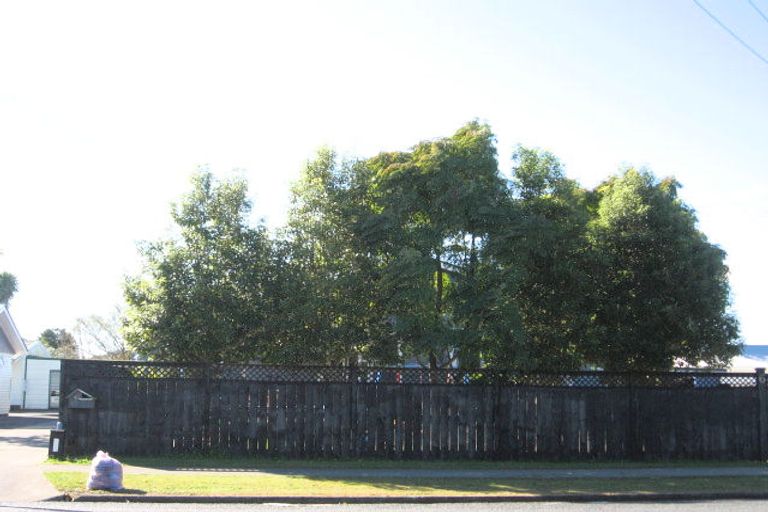 Photo of property in 2/6 Kelvin Road, Papakura, 2110