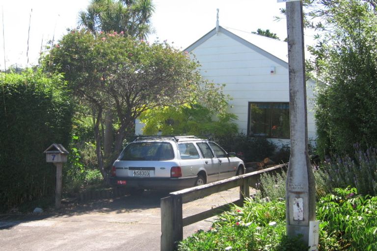 Photo of property in 7 Standish Place, Bayview, Auckland, 0629