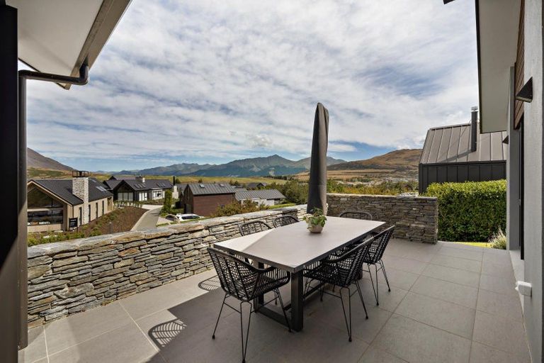 Photo of property in 4 Kinross Lane, Jacks Point, Queenstown, 9371