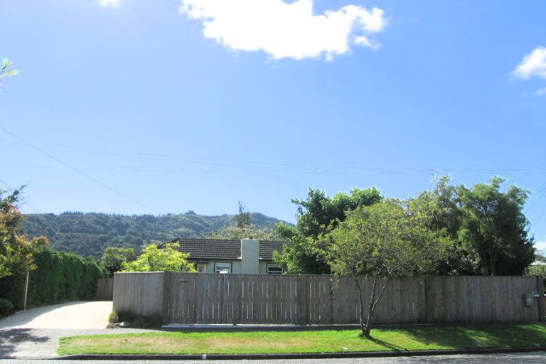 Photo of property in 18 Davis Crescent, Elderslea, Upper Hutt, 5018