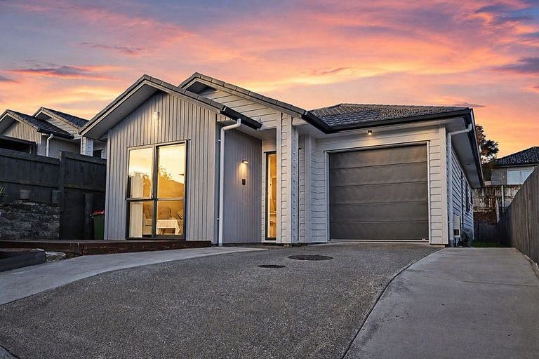Photo of property in 113 Tiriwa Drive, Massey, Auckland, 0614