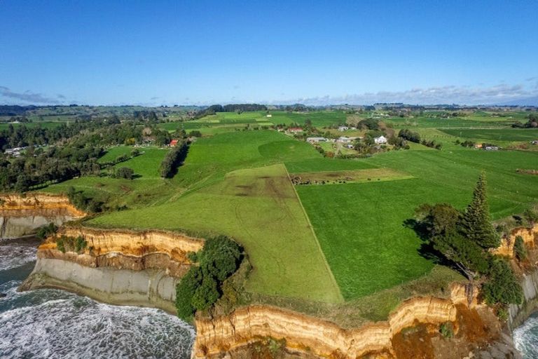 Photo of property in 1119 Main Road North, Onaero, Urenui, 4383