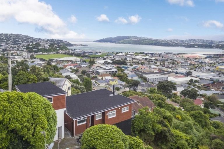 Photo of property in 93 Duncan Terrace, Kilbirnie, Wellington, 6022