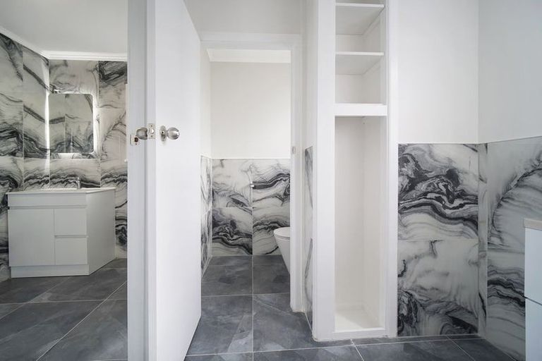 Photo of property in 16 Sylvan Crescent, Te Atatu South, Auckland, 0610