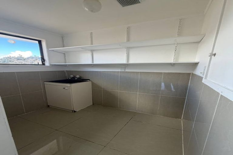 Photo of property in 16 Antalya Place, Manurewa, Auckland, 2102