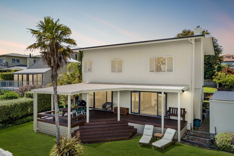 Photo of property in 8 Lambton Road, Hospital Hill, Napier, 4110