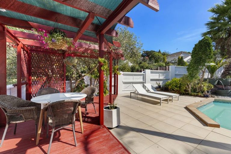 Photo of property in 203 Chelsea View Drive, Chatswood, Auckland, 0626