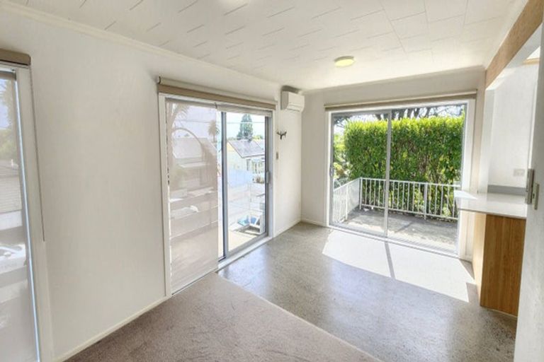 Photo of property in 1/246 Courtenay Street, Strandon, New Plymouth, 4312