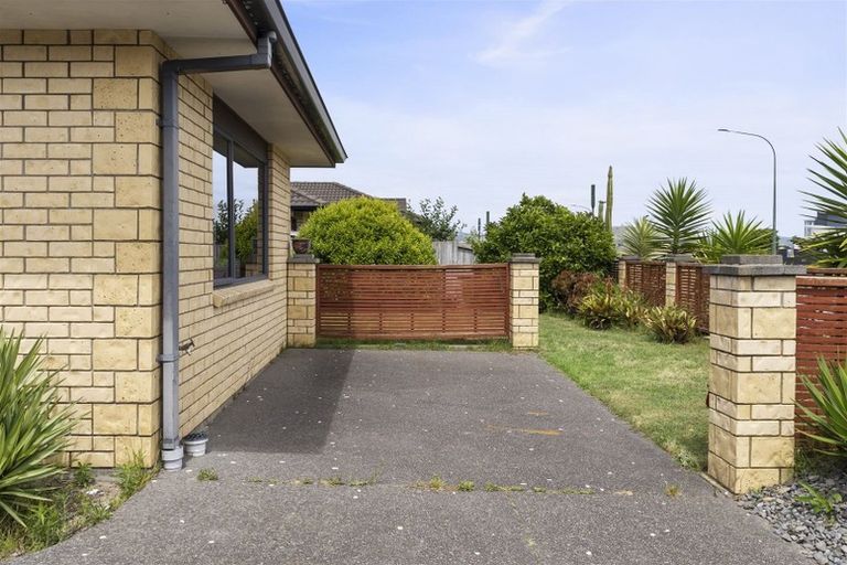 Photo of property in 33 Golden Sands Drive, Papamoa Beach, Papamoa, 3118
