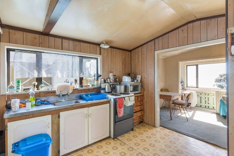 Photo of property in 7 Ngatira Road, Muriwai, Waimauku, 0881