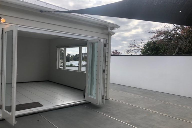 Photo of property in 17b Warwick Street, Morningside, Auckland, 1022