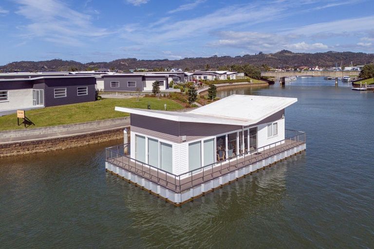 Photo of property in 16 Vanita Drive, Whitianga, 3510
