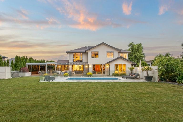 Photo of property in 16 Queenswood Gardens, Mairehau, Christchurch, 8052