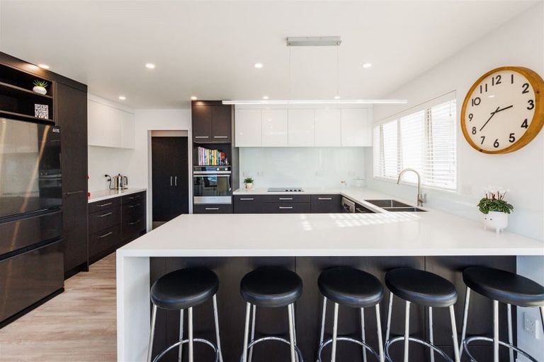 Photo of property in 17 Palliser Place, Milson, Palmerston North, 4414