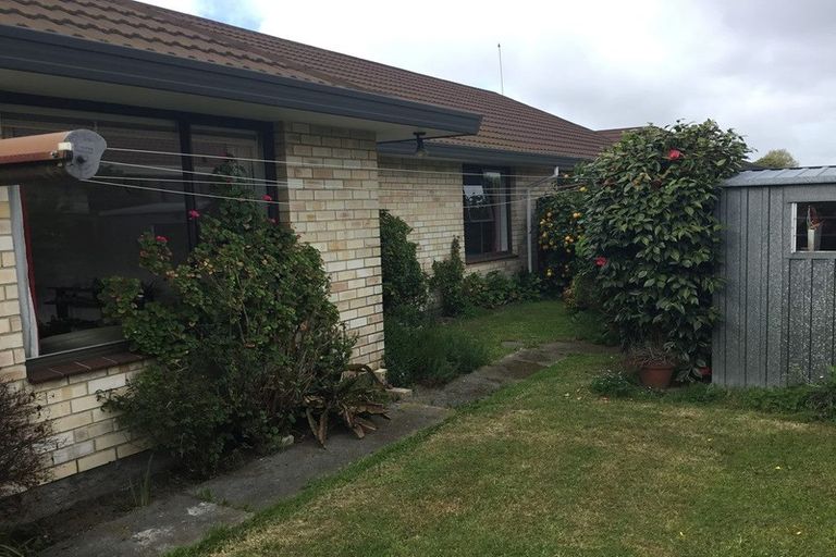 Photo of property in 2/1 Iona Place, Sockburn, Christchurch, 8042