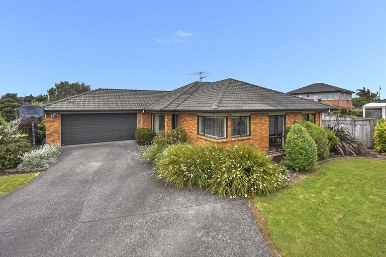 Photo of property in 16 Fergy Crescent, Wattle Downs, Auckland, 2103