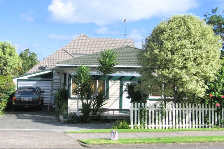 Photo of property in 2/11 Morrow Avenue, Bucklands Beach, Auckland, 2012