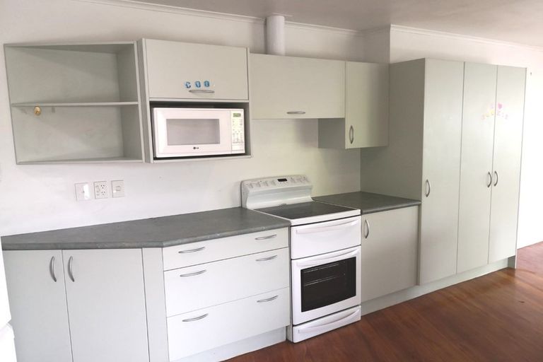 Photo of property in 34 Glenfern Road, Mellons Bay, Auckland, 2014