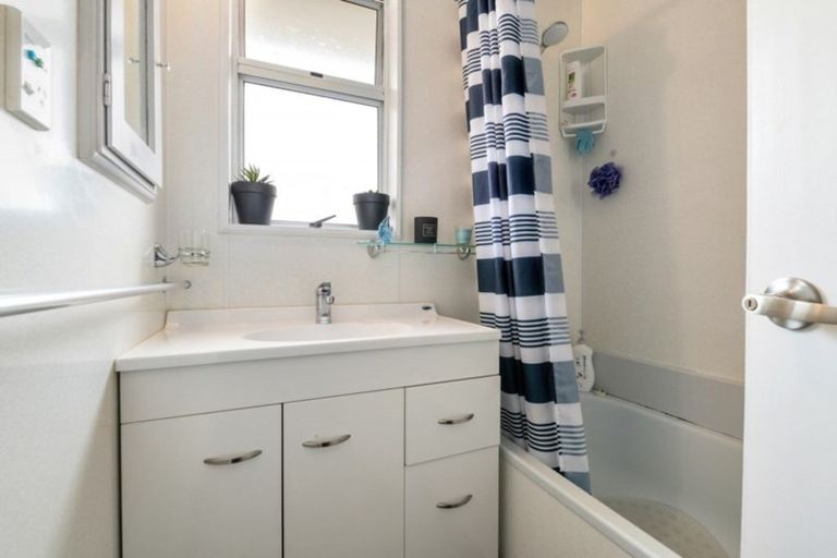 Photo of property in 9 Waihi Place, Westbrook, Palmerston North, 4412