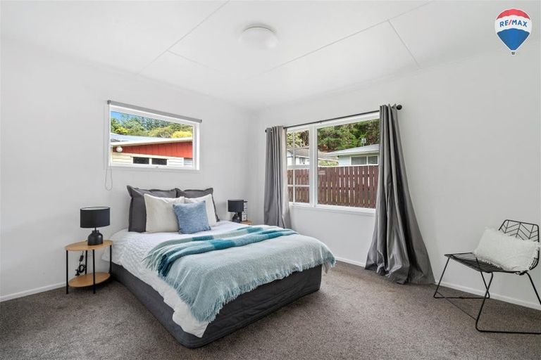 Photo of property in 33 Stockdale Street, Wainuiomata, Lower Hutt, 5014