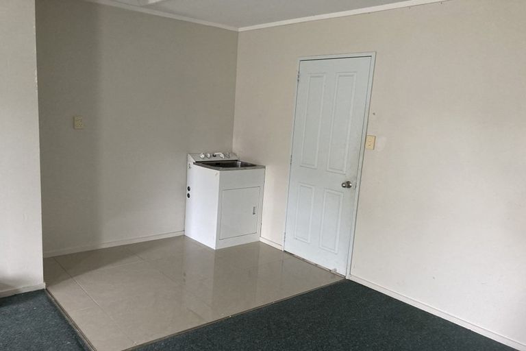 Photo of property in 10 Waldos Way, Mangere, Auckland, 2022