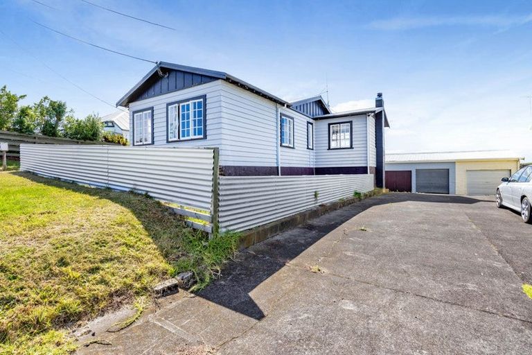 Photo of property in 6 Devon Street, Patea, 4520