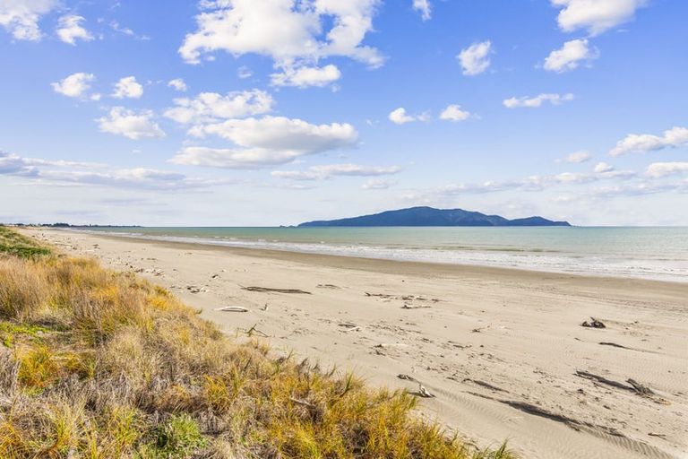 Photo of property in 33 Marram Way, Peka Peka, Waikanae, 5391