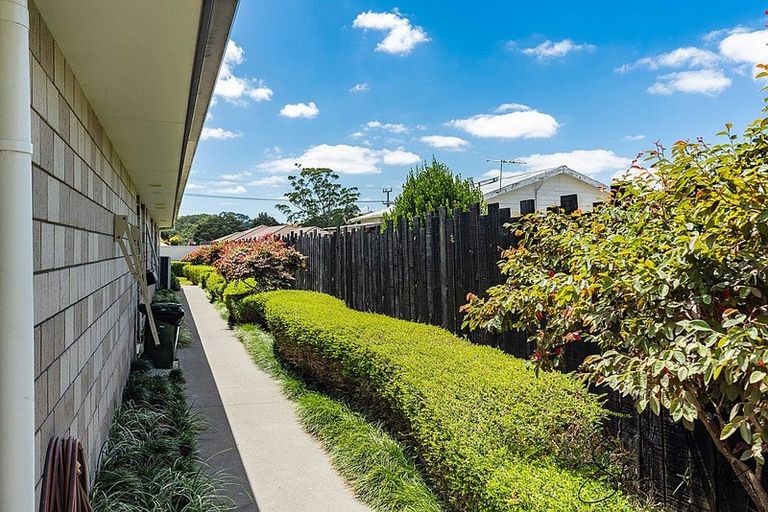 Photo of property in 18 Pahi Road, Paparoa, 0571