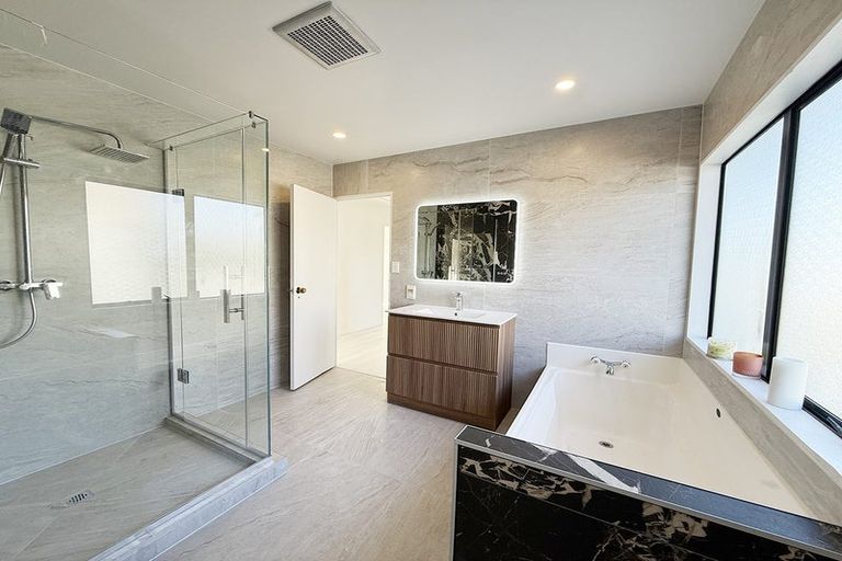 Photo of property in 49 Gosford Drive, Botany Downs, Auckland, 2010